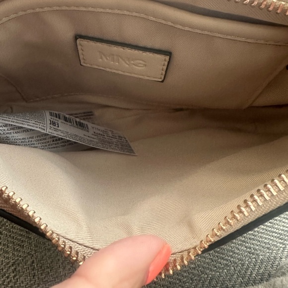 Mango Cream Shoulder Bag with Green Strap - Picture 3 of 3